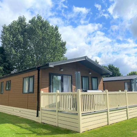 The Yorkshire Burrow Lodge With Hot Tub Екстер'єр фото