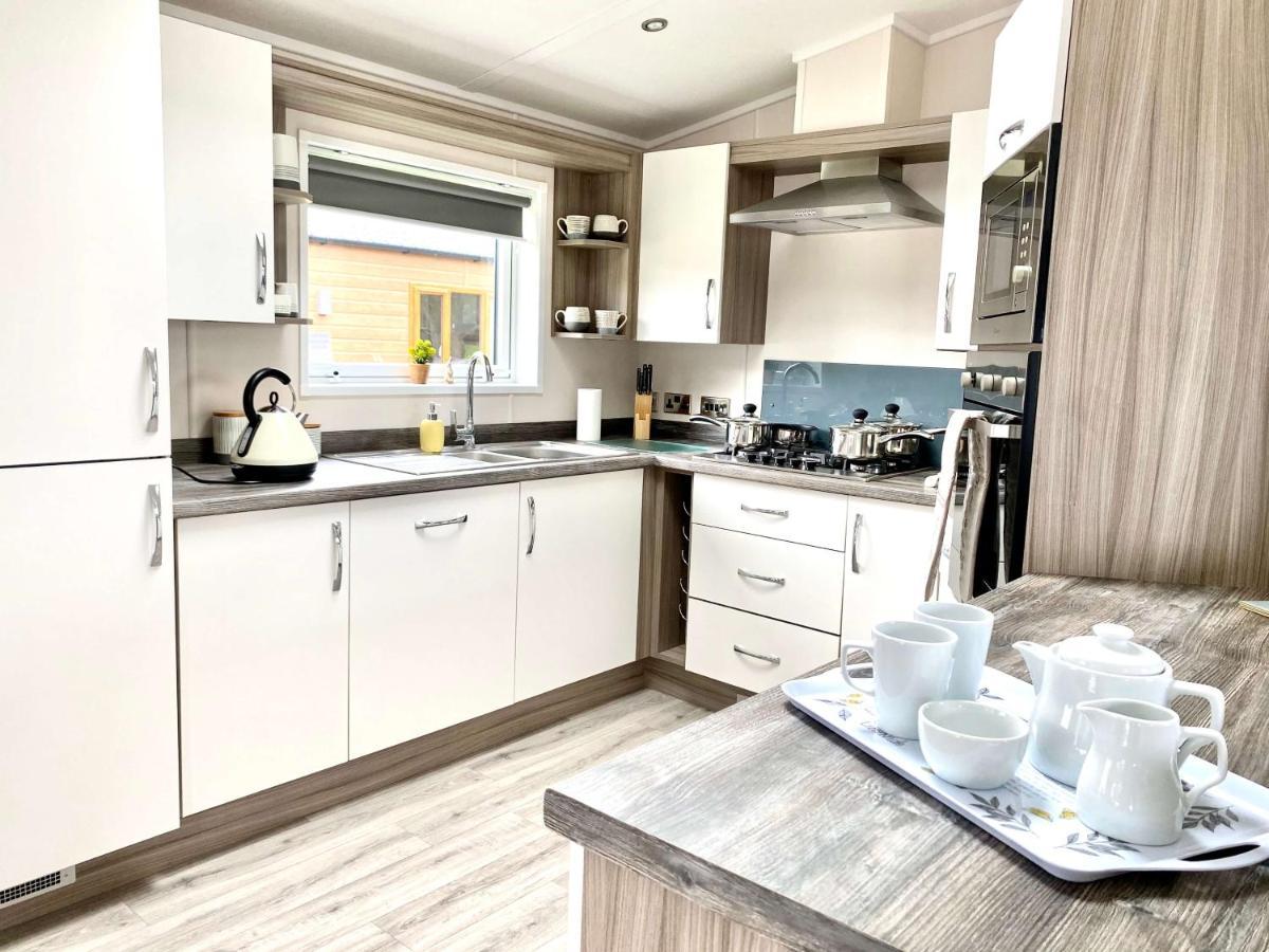 The Yorkshire Burrow Lodge With Hot Tub Екстер'єр фото