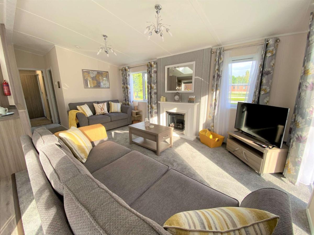 The Yorkshire Burrow Lodge With Hot Tub Екстер'єр фото