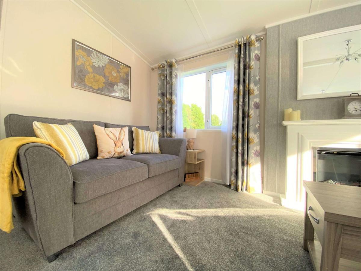 The Yorkshire Burrow Lodge With Hot Tub Екстер'єр фото