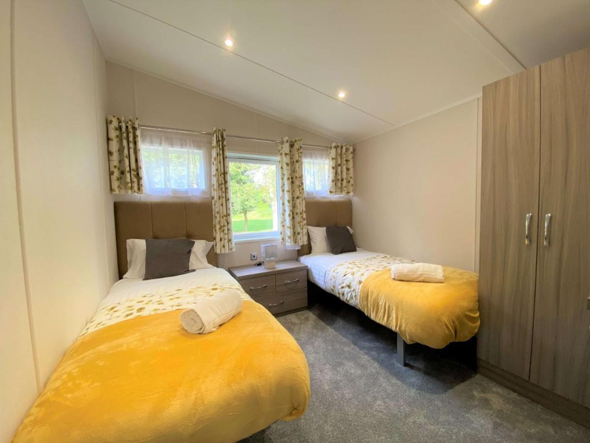 The Yorkshire Burrow Lodge With Hot Tub Екстер'єр фото