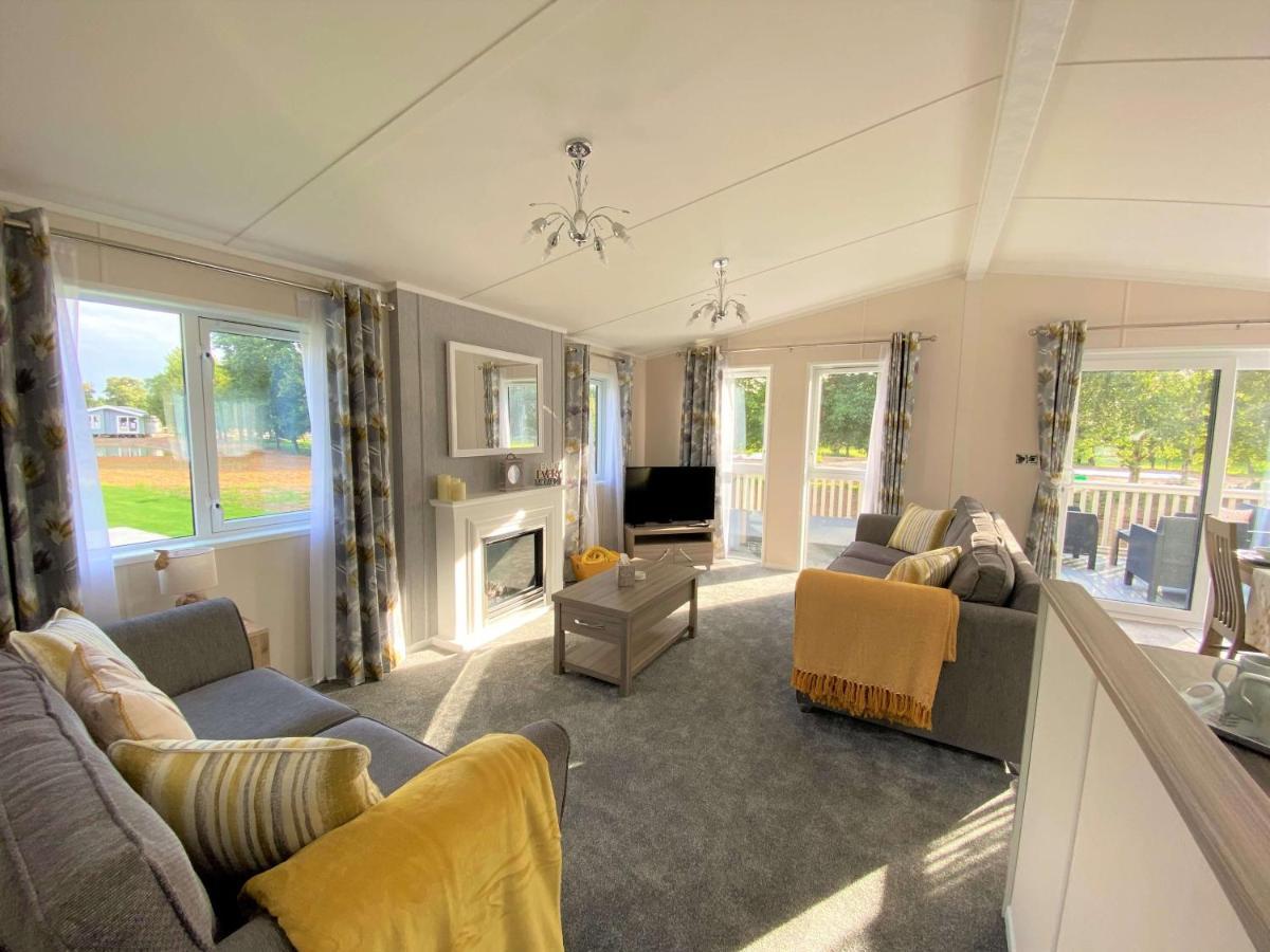 The Yorkshire Burrow Lodge With Hot Tub Екстер'єр фото